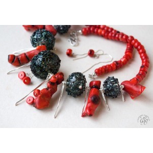 "Red & Black": jewelry set.
